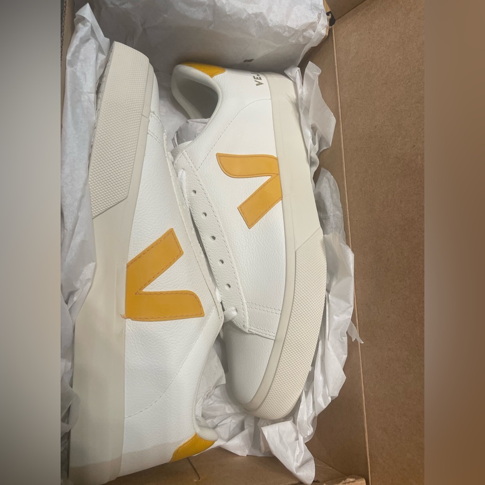 Vera Campo Sneaker in Mustard gold